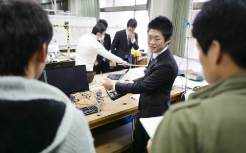 機械工学科5年生の卒業研究完成報告会が行われました。
