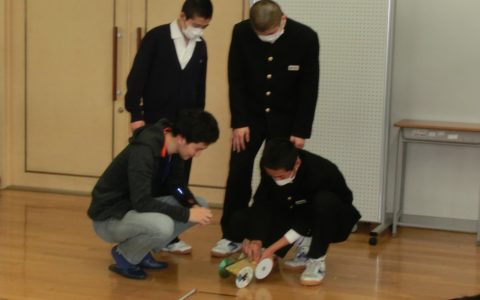 上級英語Iの4年生による出前授業が高松中学校で行われました。