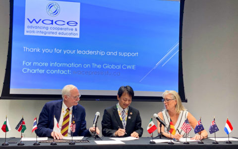 大澤学長がCWIE(産学連携教育)グローバル憲章に署名。